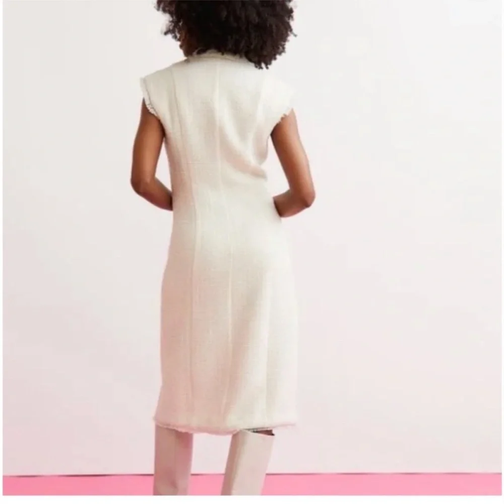 Old Money  - Elegant White Boucle Sleeveless Dress - Picture 4 of 6